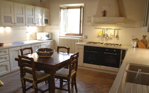 Magnolia e Camelia: Kitchen, Furniture, Kitchen Appliance, Flooring, Countertop, Wood, Interior Design, Major Appliance, Cabinetry, Floor