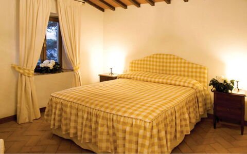 Magnolia e Camelia: Wood, Furniture, Bed, Bedroom, Home, Linens, Bedding, Bed Sheet, Room, Bed Frame