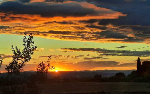 La Palazzina: Sky, Afterglow, Nature, Sunset, Horizon, Dusk, Cloud, Orange, Natural Landscape, Yellow