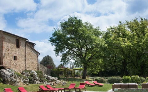 Villa Pipirelli: Estate, Garden, Outdoor Furniture, Farmhouse, Lawn, Backyard, Hacienda, Villa, Yard, Landscaping