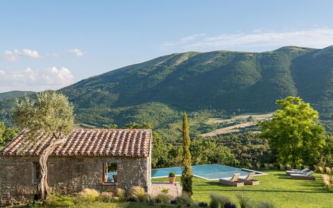 Villa Piuma: Mountainous Landforms, Grass, Hill, Mountain, Natural Landscape, Highland, Landscape, Grassland, Hill Station