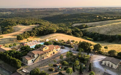 Accommodation:&nbsp;Le Debbiare 500.11