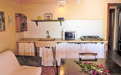 Accommodation:&nbsp;Le Debbiare 500.11