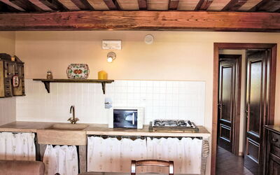 Accommodation:&nbsp;Le Debbiare 500.11