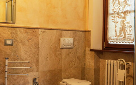 Il Roseto: Flooring, Plumbing Fixture, Wall, Toilet Seat, Bathroom Sink, Bathroom, Floor, Sink, Tap, Interior Design