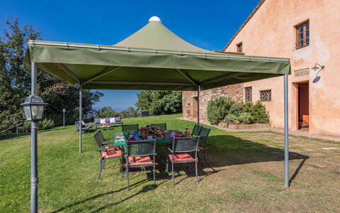 Villa Belvedere: Canopy, Shade, Gazebo, Outdoor Structure, Garden, Outdoor Furniture, Leisure, Pavilion, Lawn, Yard