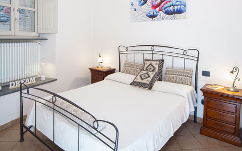 Ca Du Checcu: Bed, Bedroom, Furniture, Bedding, Bed Sheet, Interior Design, Flooring, Floor, Room, Linens