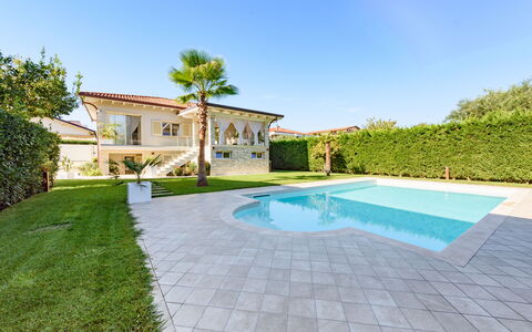 Villa Fiumetto: Swimming Pool, Residential Area, Resort, Estate, Shade, Leisure, Eco Hotel, Hacienda, Villa, Flagstone
