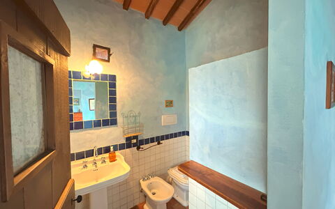 Appartamento La Torretta Di Pietra, Wifi, Perugia: Wall, Plumbing Fixture, Interior Design, Flooring, Bathroom, Floor, Bathroom Sink, Ceiling, Tap, Plumbing