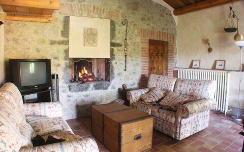 Appartamento Poggiolo, Wifi, Near Perugia: Furniture, Wall, Flooring, Interior Design, Room, Table, Chair, Living Room, Couch, Ceiling