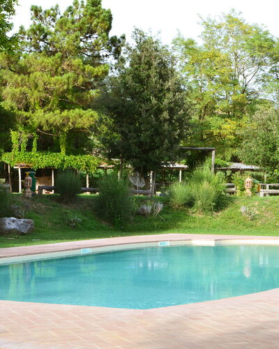 Appartamento Rustico, Wifi, Perugia: Swimming Pool, Tree, Resort, Shade, Garden, Outdoor Furniture, Leisure, Backyard, Landscaping, Water Feature