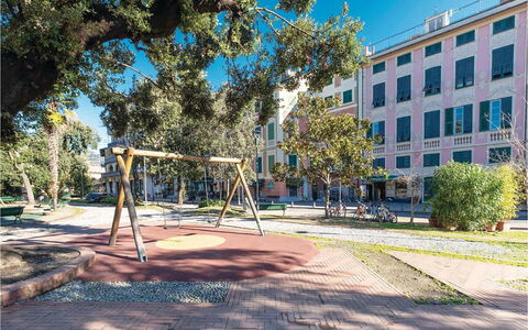 Casa Camuri - Levanto: Daytime, Tree, City, Residential Area, Neighbourhood, Apartment, Public Space, Urban Design, Human Settlement, Condominium