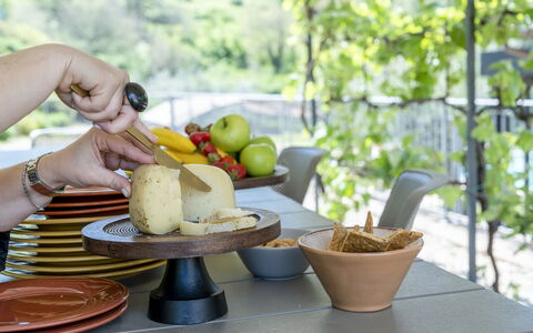 Villa Trasimena: Tableware, Serveware, Food, Ingredient, Dishware, Plate