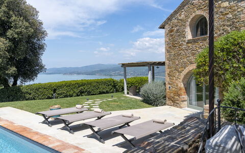 Villa Cotogna: Sea, Swimming Pool, Resort, Coast, Estate, Shade, Outdoor Furniture, Villa, Reservoir