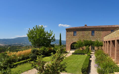 Podere Vigna Nuova: Grass, Shrub, Land Lot, Groundcover, Garden, Plantation, Estate, Landscaping, Hedge, Farmhouse