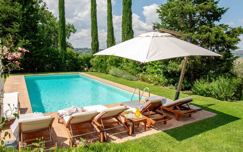 Podere i Poggi: Swimming Pool, Outdoor Furniture, Furniture, Umbrella, Sunlounger, Resort, Shade, Chair, Flowerpot, Eco Hotel