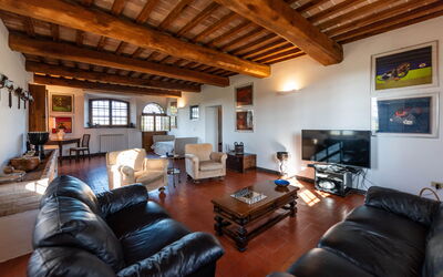 Country House In Tuscan Hills