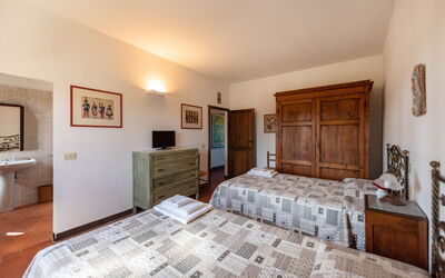 Country House In Tuscan Hills