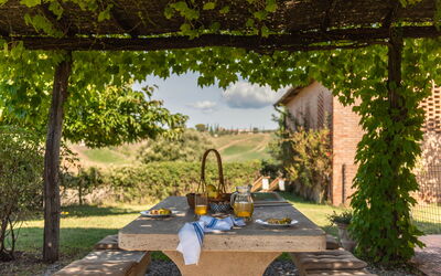 Country House In Tuscan Hills