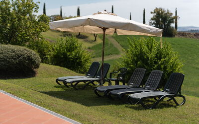 Green Hill Apartment In Tuscan Countryside