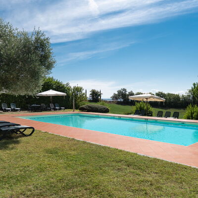 Green Hill Apartment In Tuscan Countryside