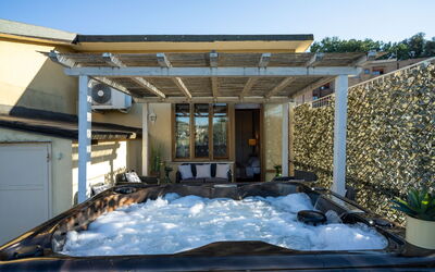 Casamia Tuscan Oasis: Panoramic Terraces, Hot Tub