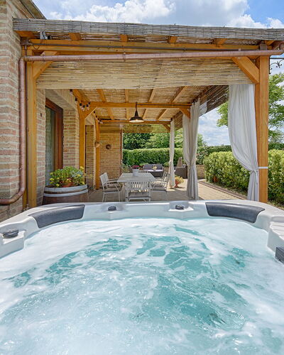 Capanna Di Elfo: Swimming Pool, Resort, Furniture, Flowerpot, Eco Hotel, Leisure, Houseplant, Outdoor Furniture, Bathtub