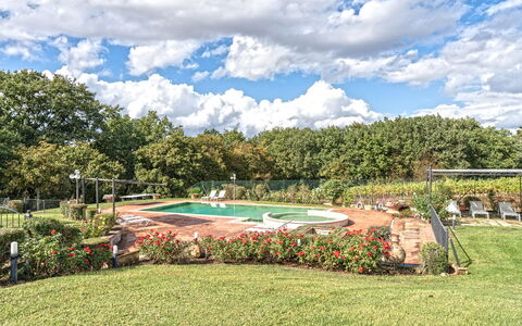 Dimora Di Castroncello: Swimming Pool, Garden, Resort, Landscaping, Lawn, Park, Shade, Yard, Backyard, Eco Hotel