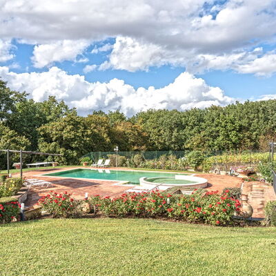 Dimora Di Castroncello: Swimming Pool, Garden, Resort, Landscaping, Lawn, Park, Shade, Yard, Backyard, Eco Hotel