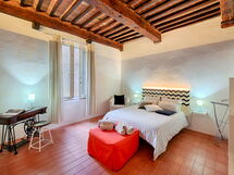 The Silent Courtyard Retreat: Spacious 2-Bedroom S