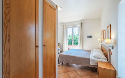Accommodation:&nbsp;La Rocca 120.2
