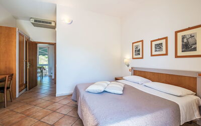 Accommodation:&nbsp;La Rocca 120.2