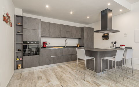 Villetta Cafaggio, Ac, Wifi, Panzano In Chianti: Flooring, Floor, Interior Design, Wood, Kitchen, Furniture, Countertop, Ceiling, Cabinetry, Kitchen Appliance