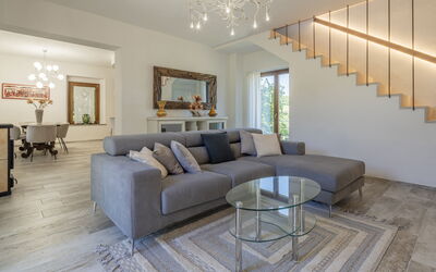 Villetta Cafaggio, Ac, Wifi, Panzano In Chianti: Furniture, Interior Design, Flooring, Couch, Floor, Living Room, Wood, Ceiling, Home, Table