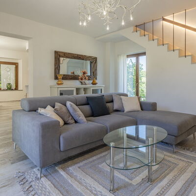 Villetta Cafaggio, Ac, Wifi, Panzano In Chianti: Furniture, Interior Design, Flooring, Couch, Floor, Living Room, Wood, Ceiling, Home, Table