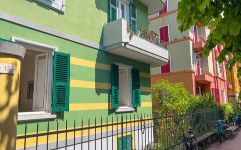 Corso Roma 15 Vacanze - Levanto: Home, Apartment, Balcony, Paint, Houseplant