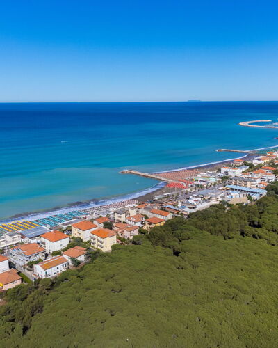 Garden: Body Of Water, Coast, Horizon, Sea, Coastal And Oceanic Landforms, Ocean, Beach, Shore, Bay, Tropics