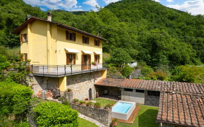 Villa Fornaci: Cottage, Rural Area, Valley, Hill Station, Mountain Range, Village, Eco Hotel, Farmhouse, Swimming Pool, Mountain Village