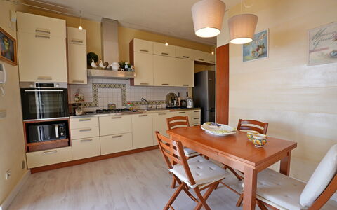 Uno Sguardo sul Mare: Furniture, Flooring, Interior Design, Kitchen Appliance, Floor, Wood, Kitchen, Major Appliance, Countertop, Cabinetry