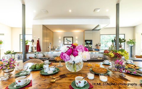 Villa Airone Tegoni, Pool, Radicondoli: Tableware, Interior Design, Furniture, Table, Serveware, Dining Room, Dishware, Kitchen & Dining Room Table, Porcelain, Chair