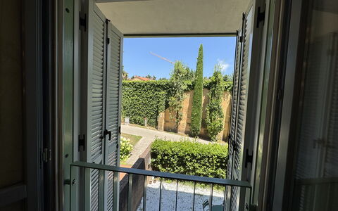 Ai Cantici: Balcony, Shade, Daylighting, Home Door, Backyard, Aluminium