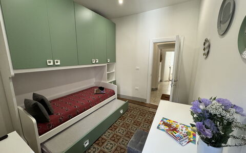 Il Cervo In Città: Furniture, Interior Design, Flooring, Floor, Room, Bedroom, Lighting, Ceiling, Apartment, Bed