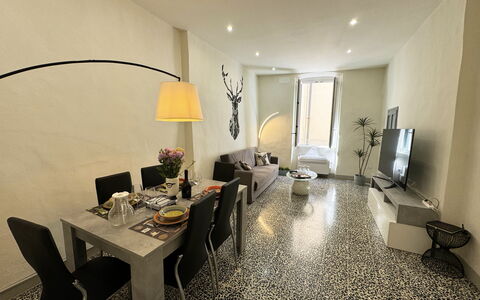 Il Cervo In Città: Interior Design, Furniture, Flooring, Floor, Ceiling, Lighting, Table, Room, Living Room, Chair