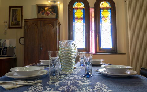 Country Historical House Lucca: Furniture, Tablecloth, Table, Tableware, Interior Design, Dining Room, Kitchen & Dining Room Table, Lighting, Stemware