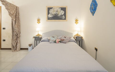 Casa Gioia In Lucca: Bed, Furniture, Bedding, Bedroom, Bed Sheet, Interior Design, Wall, Linens, Wood, Floor