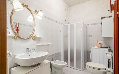 Casa Gioia In Lucca: Interior Design, Flooring, Floor, Room, Plumbing Fixture, Ceiling, Furniture, Lighting, Bathroom, Home