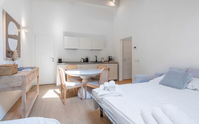 Accommodation:&nbsp;Deservi Elegant Apt. Leonardo