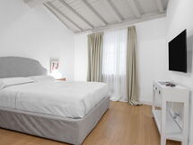 Accommodation:&nbsp;Deservi Elegant Apt. Leonardo