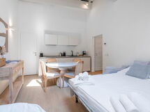 Accommodation:&nbsp;Deservi Elegant Apt. Leonardo