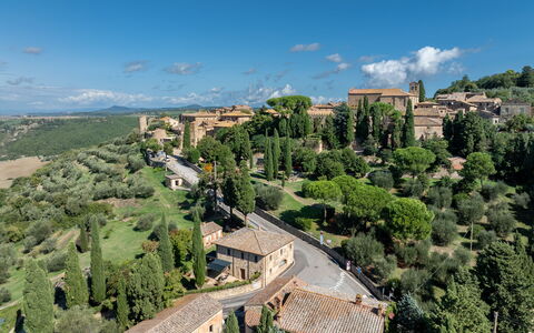 Maria Gabriella Home & Cottage: Tree, Residential Area, House, Roof, Landscape, Architecture, Home, Rural Area, Land Lot, Human Settlement